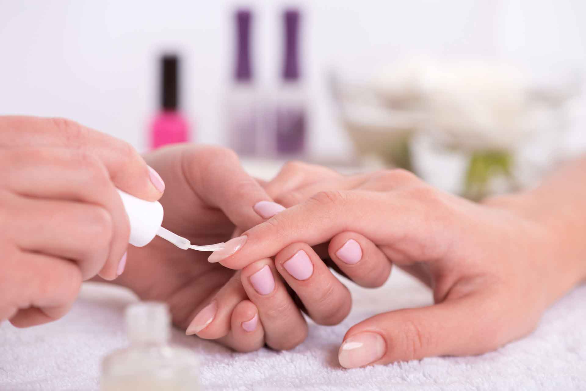 Uñas semipermanentes en Fene