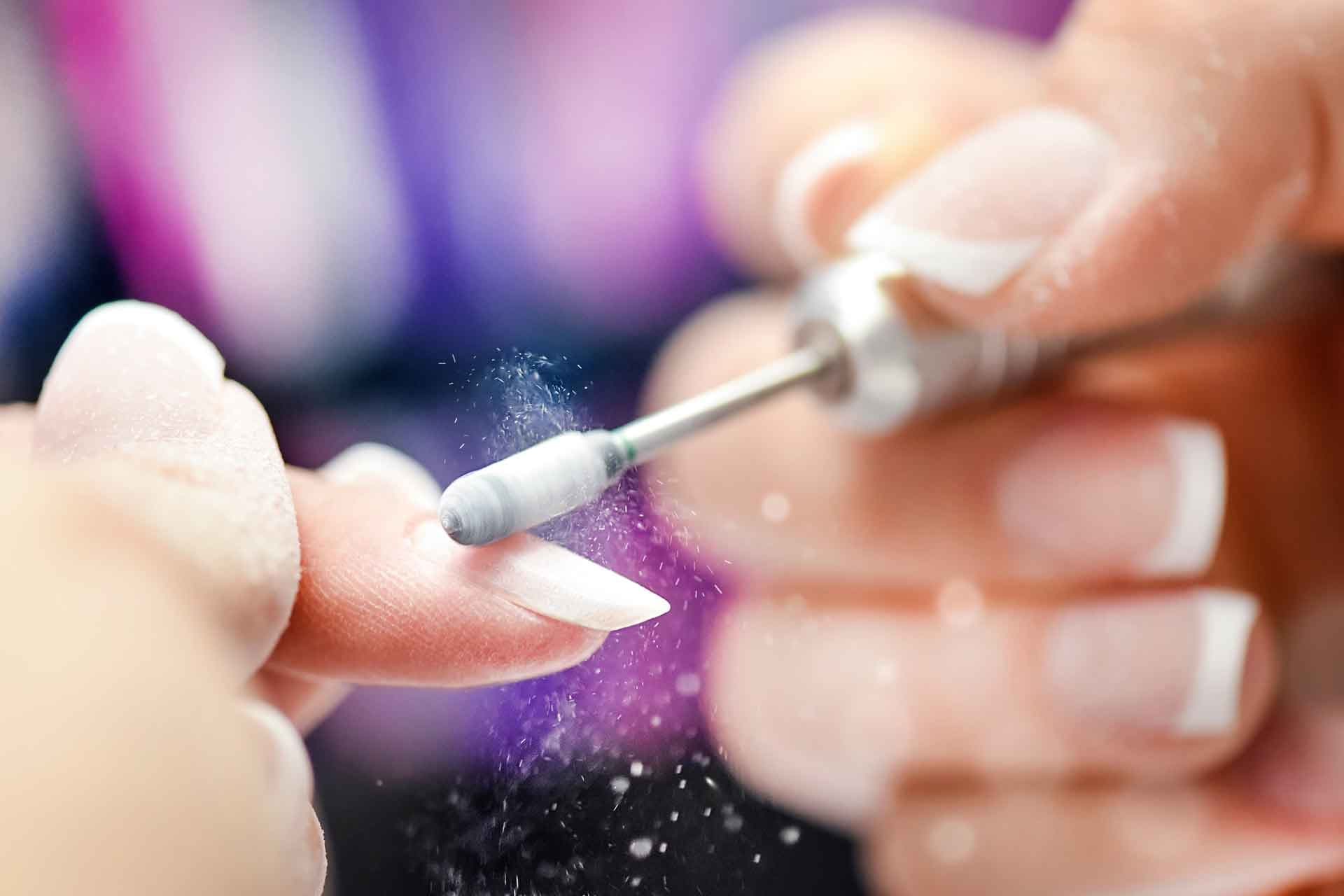 Manicura semipermanente en Fene