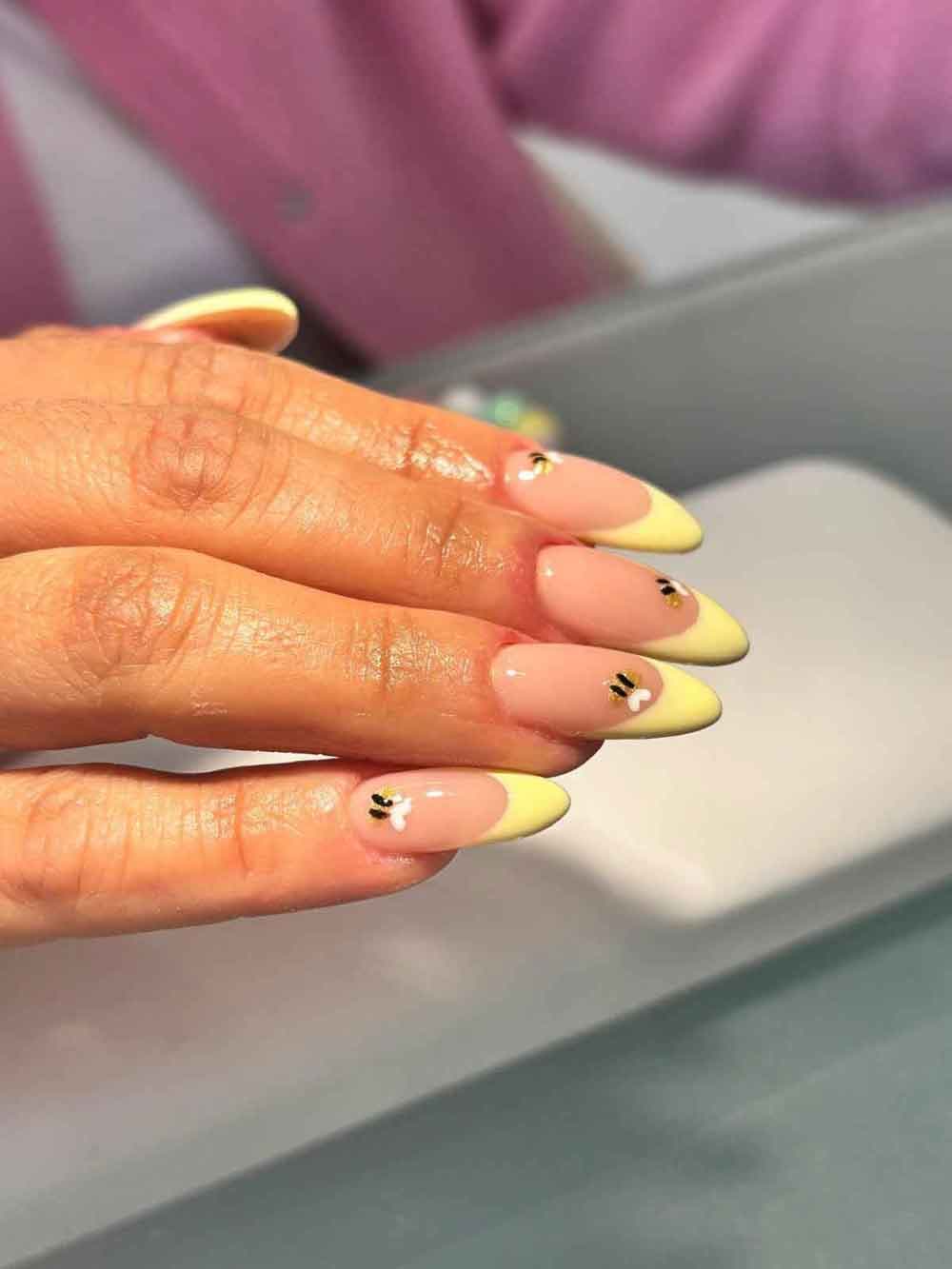 Uñas acrílicas en Fene